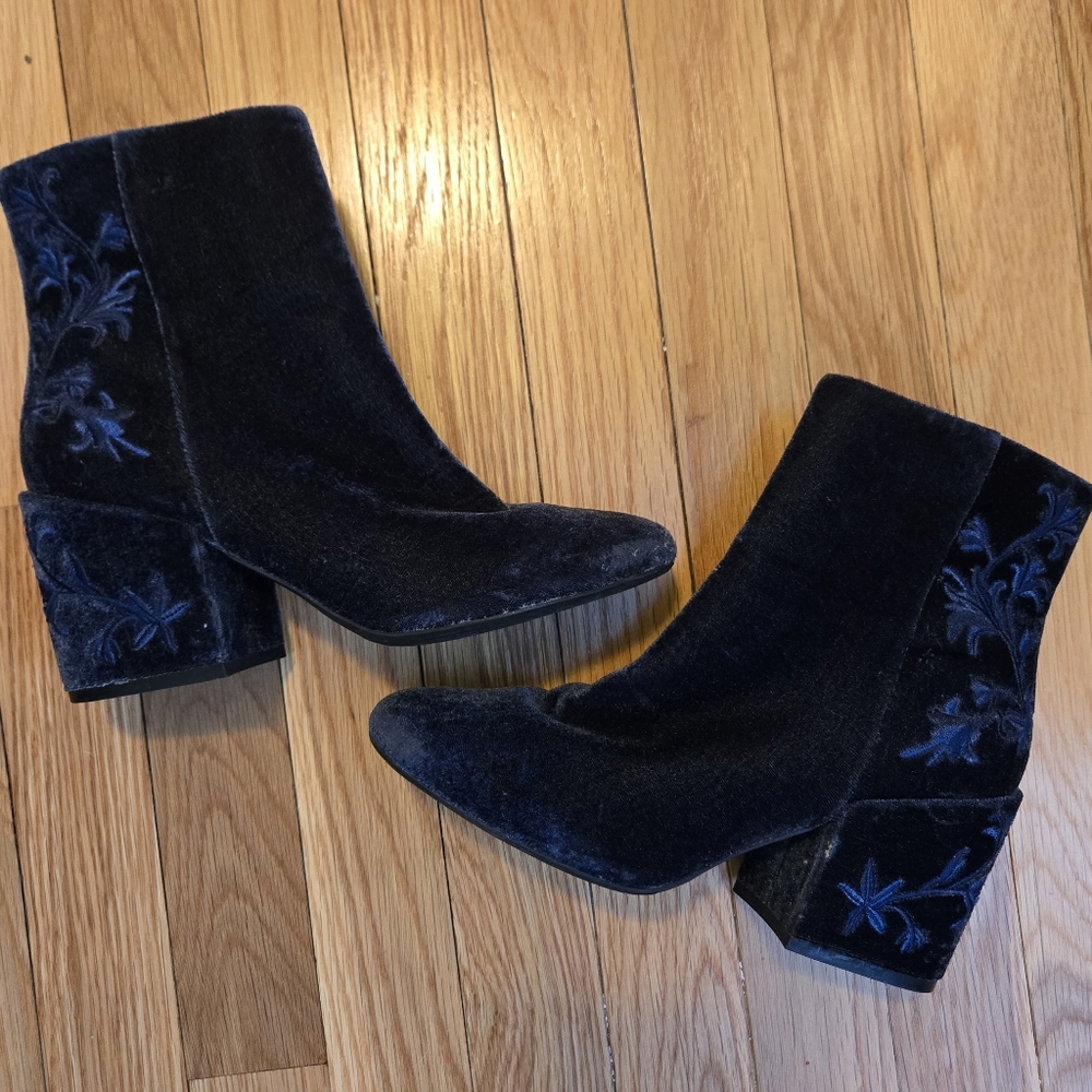 Kenneth Cole Renna Velvet Embroidered Boots Size 7